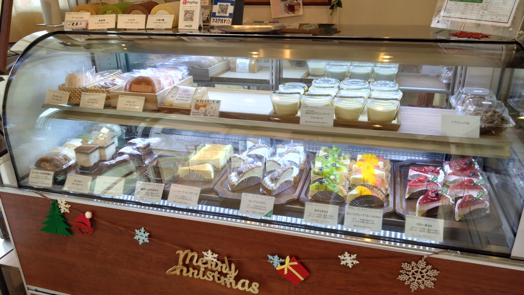 ショーケースのケーキ