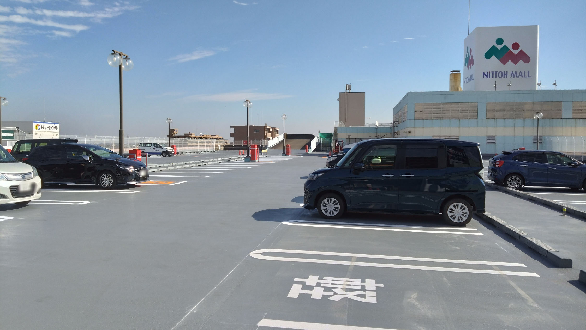 ニットーモールの駐車場