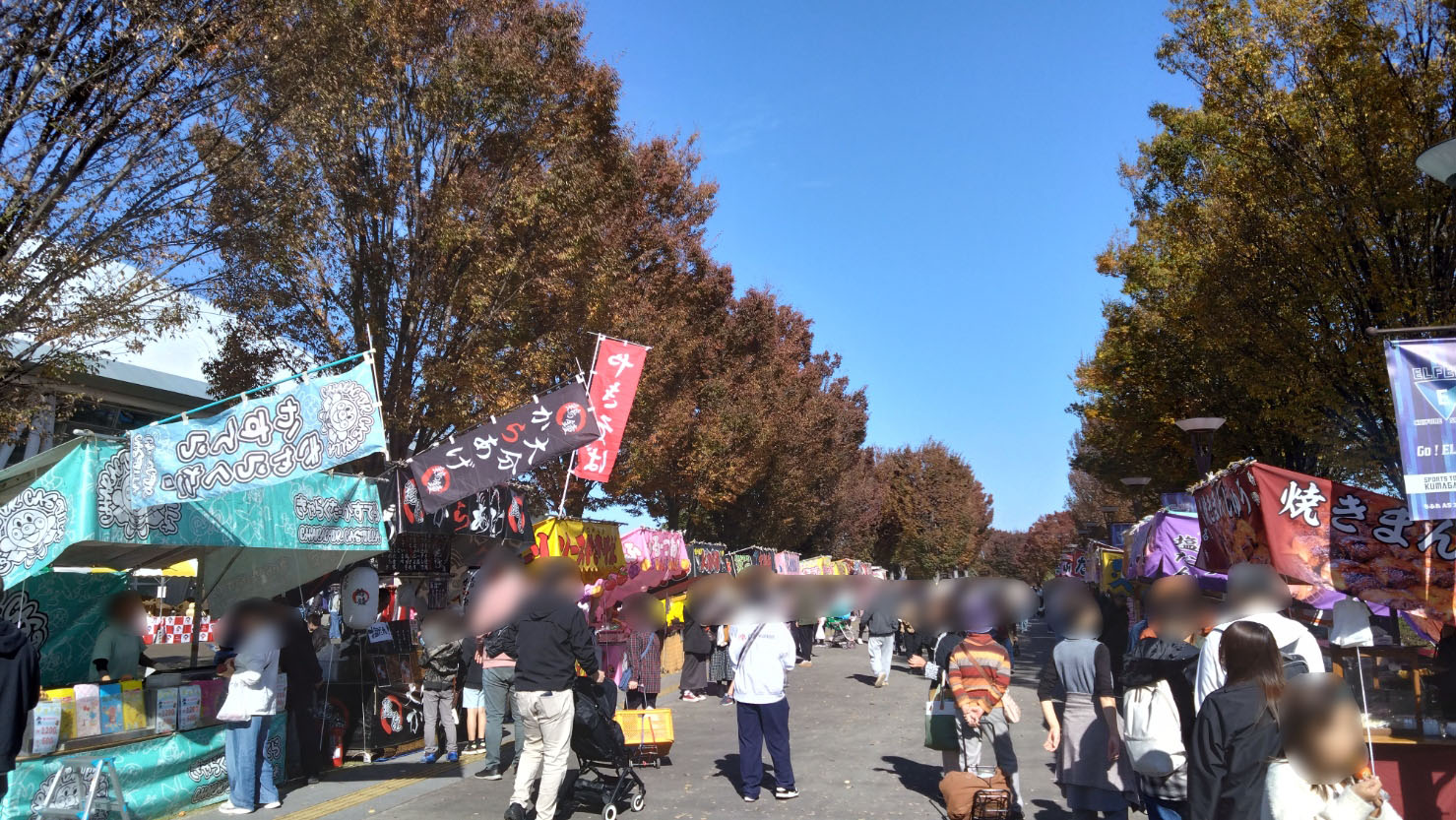 屋台が並ぶ様子