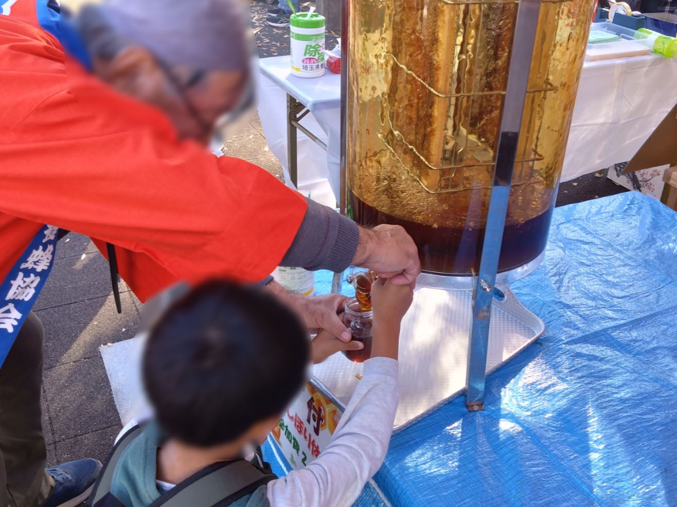 ハチミツ絞り体験