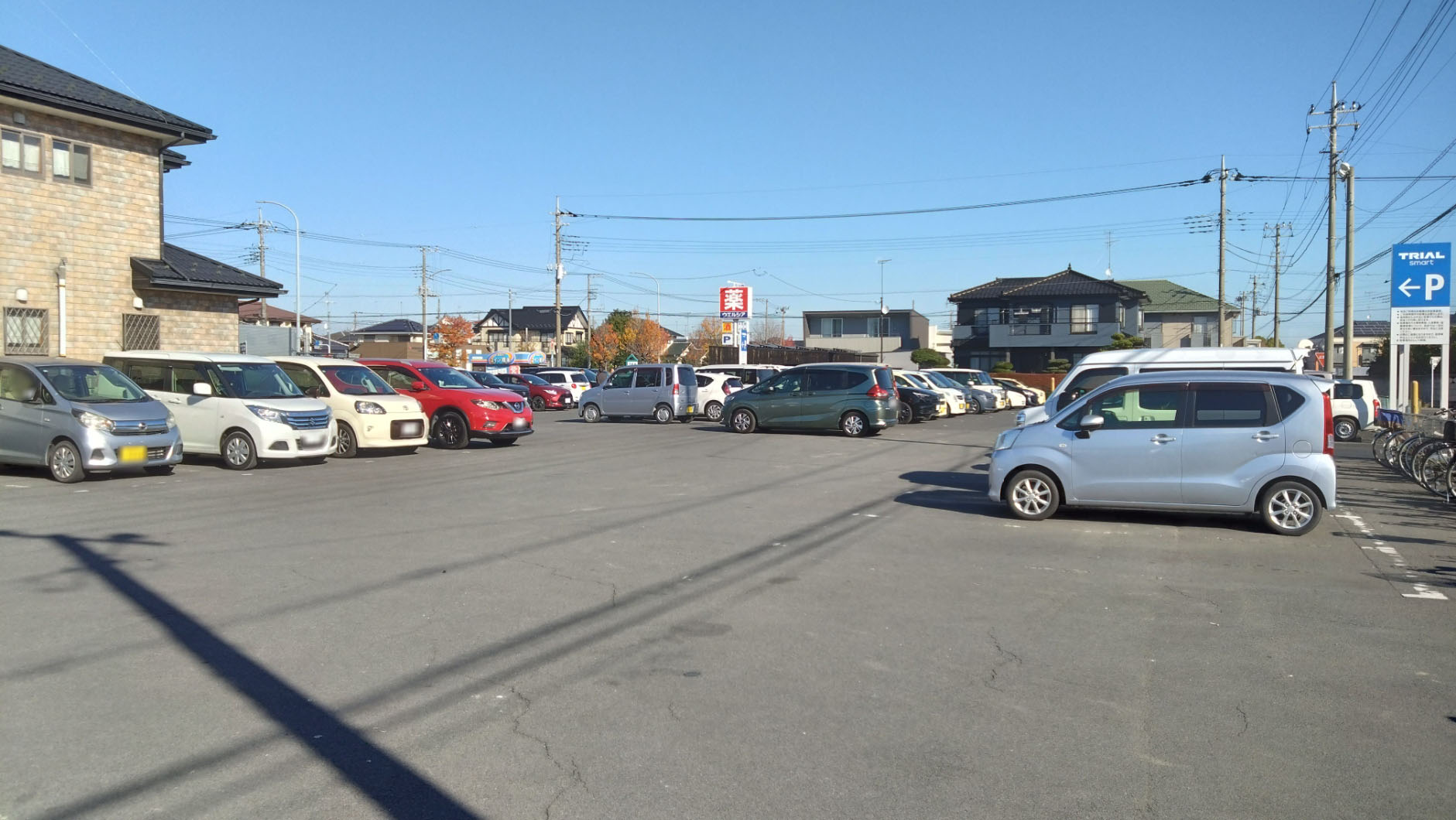 トライアルの駐車場