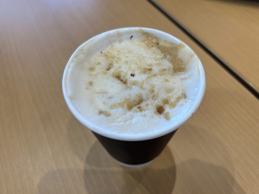 注文したヘーゼルナッツメープルラテ