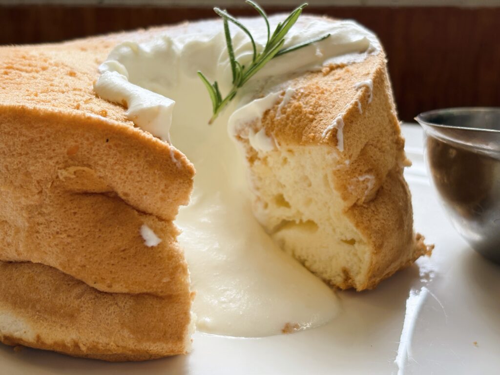 まるごとシフォンプレーンをカットした写真