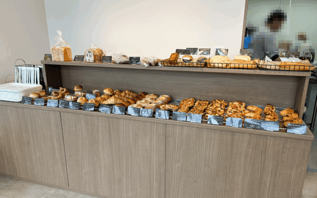 パンがラインナップしている様子