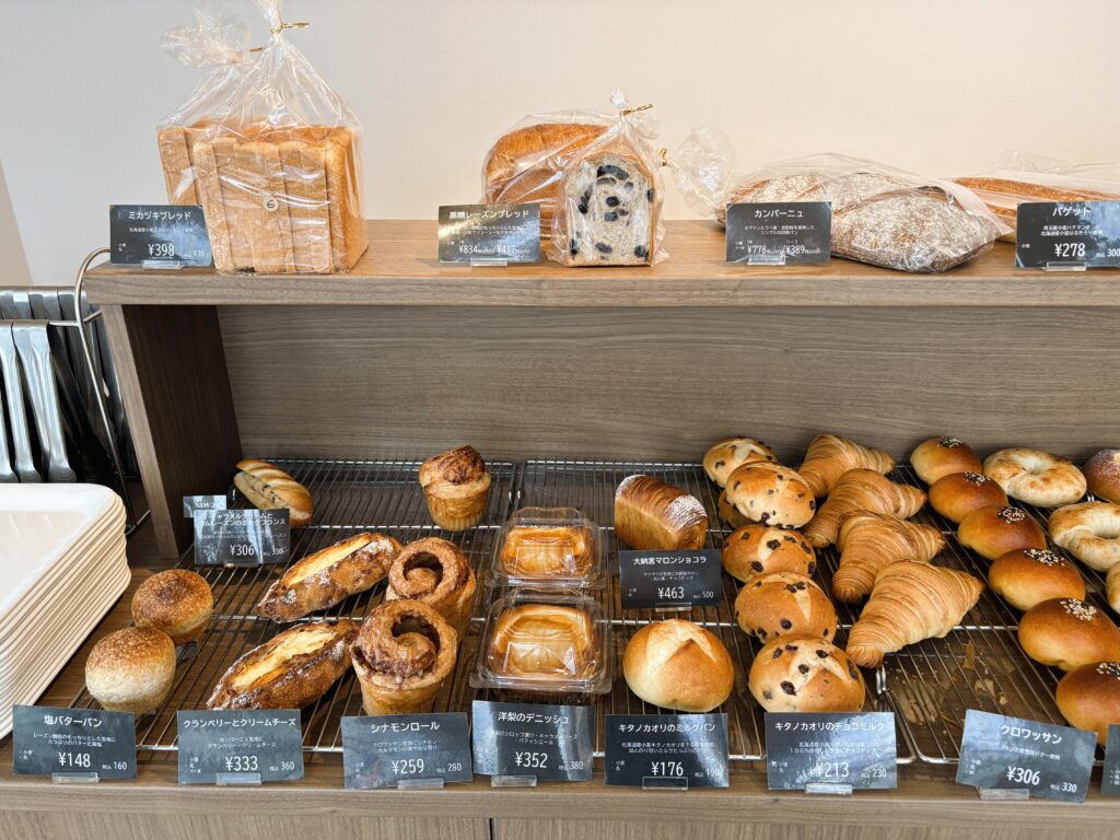 パンが並ぶ様子