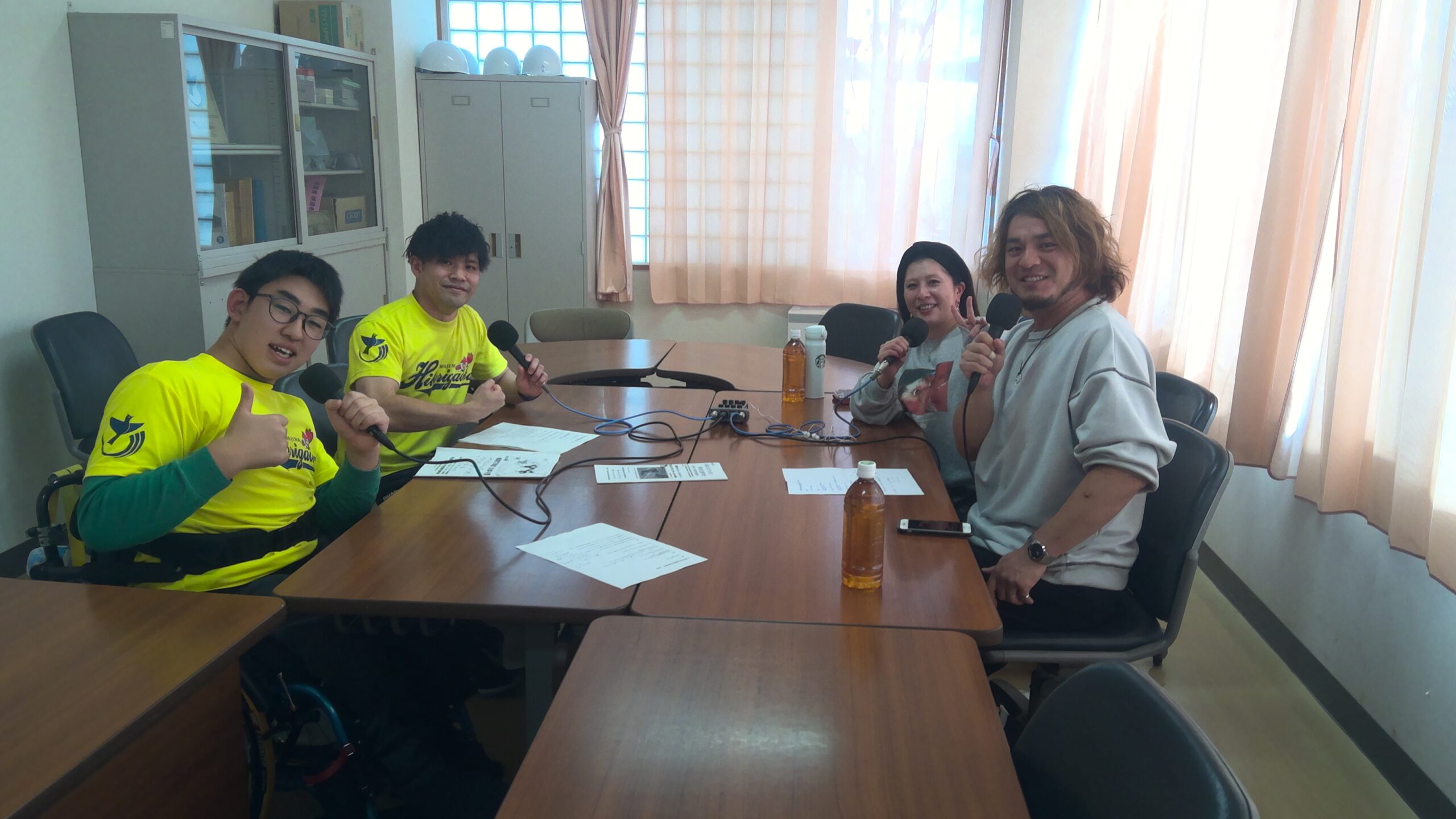 川島ひばりが丘特別支援学校でのラジオ収録の様子