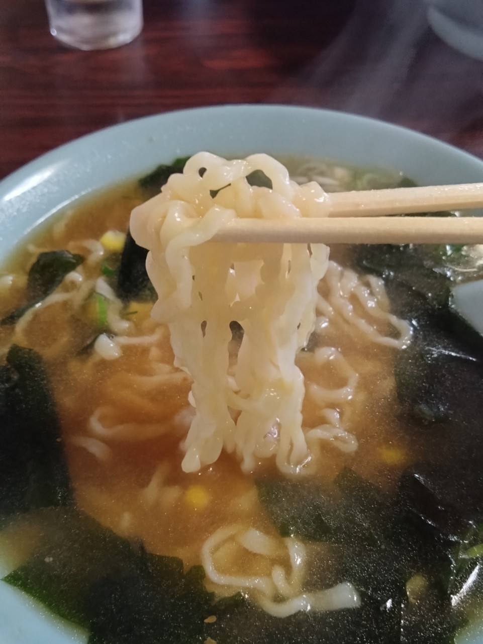麺を持ち上げた様子