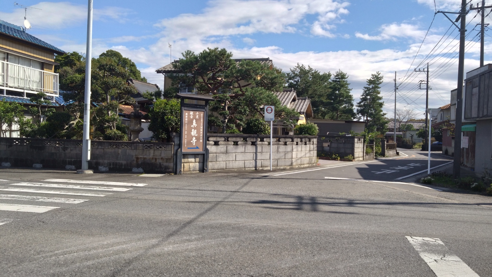 丸信ラーメンの前の道路