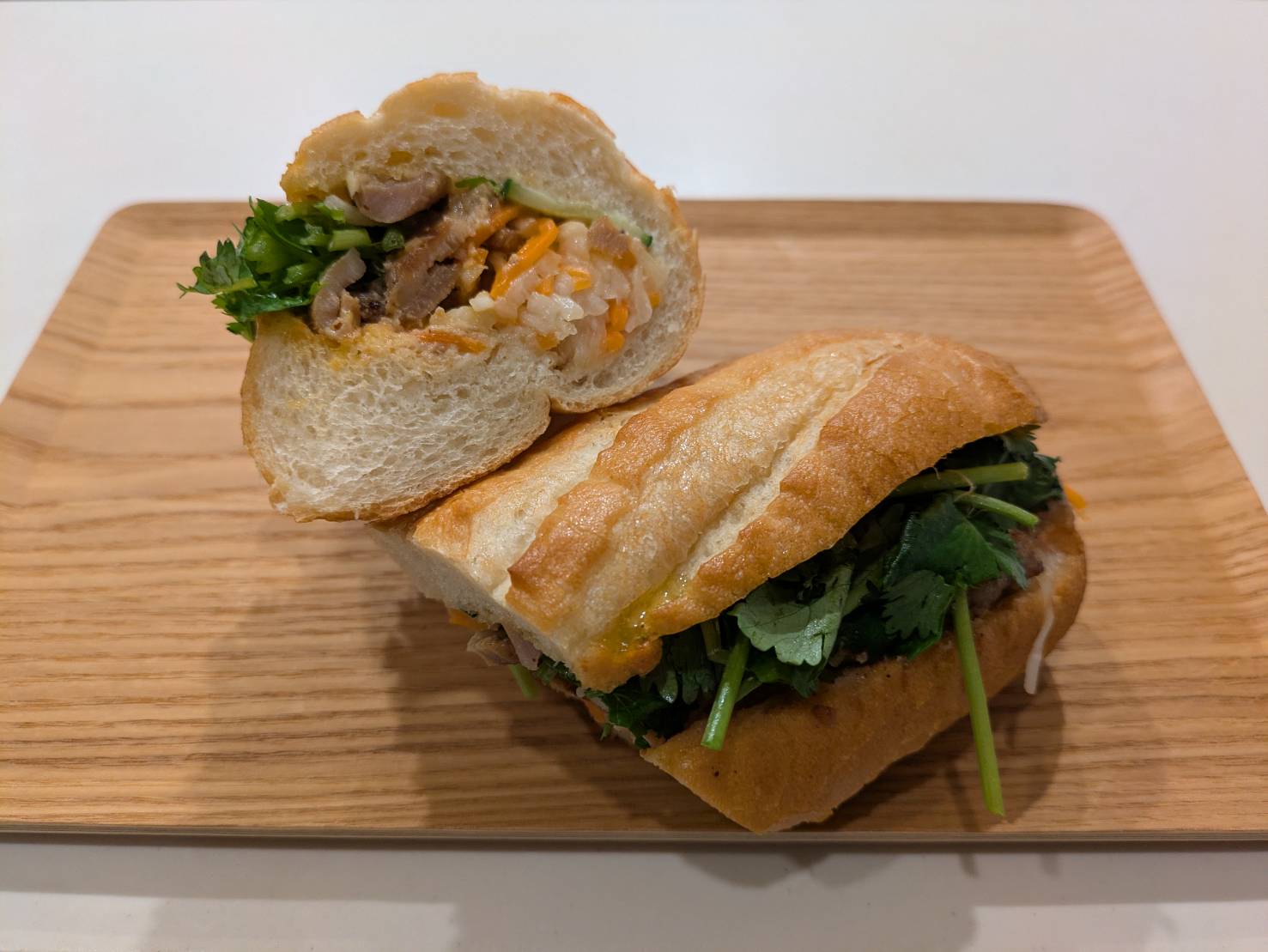 人気No.1 焼き豚肉バインミーのカットバージョン