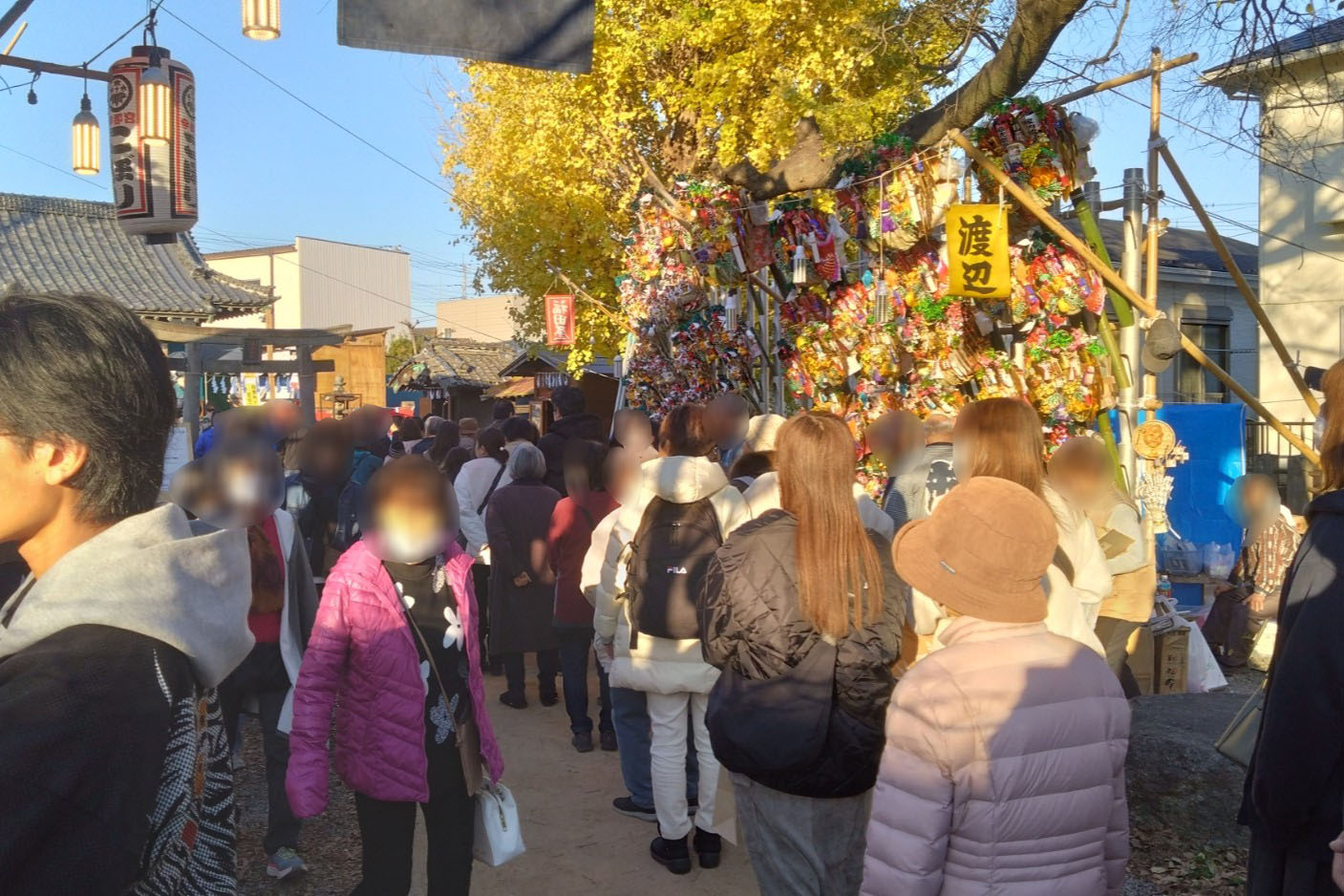 多くの人で賑わう様子