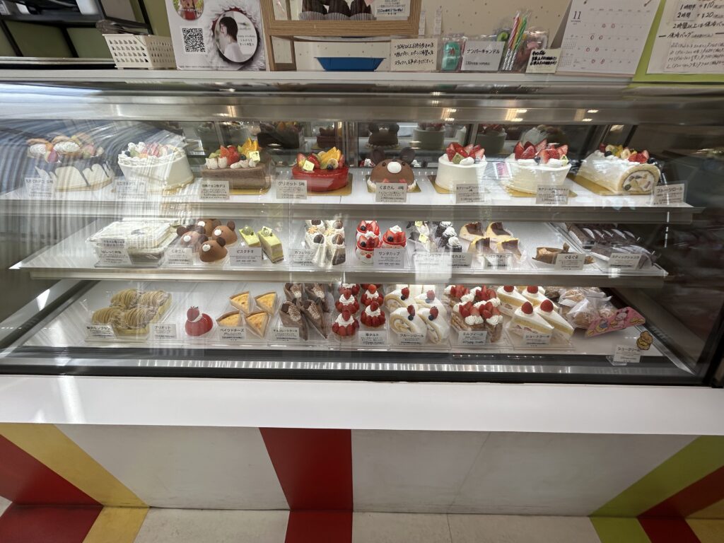 ショーケースのケーキ
