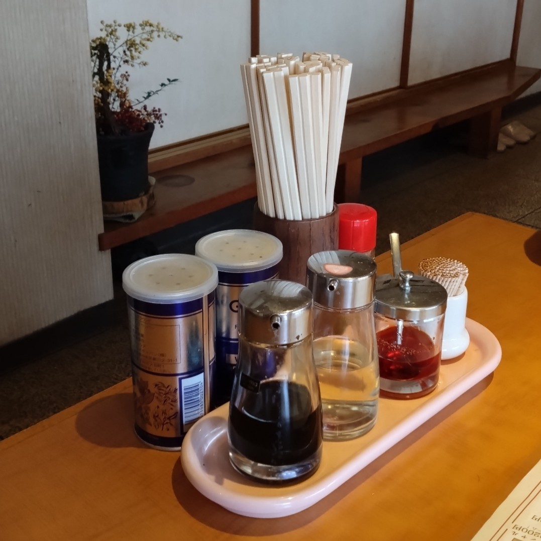 卓上の調味料など