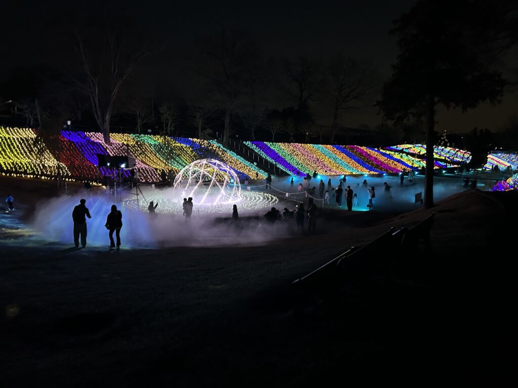 雲海を表現したライトアップ