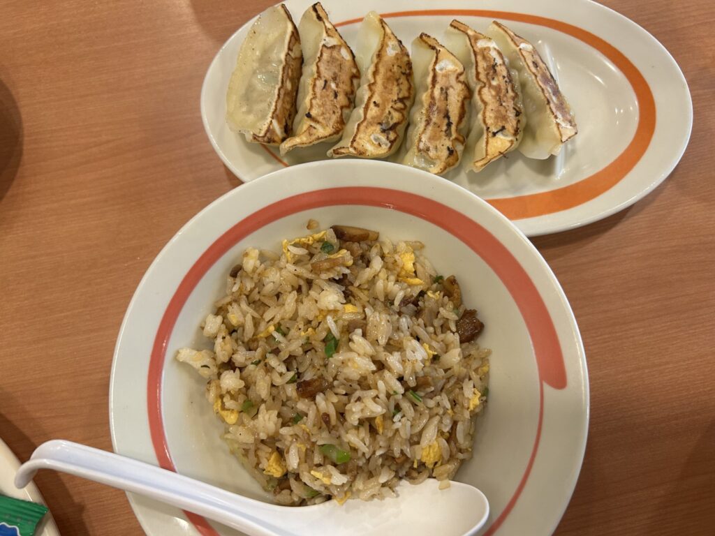 注文したチャーハン餃子セット