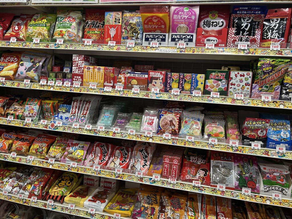 お菓子が並んでいる