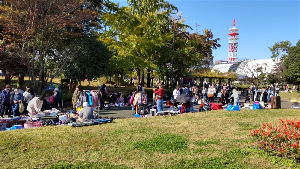 航空公園のフリーマーケットの様子