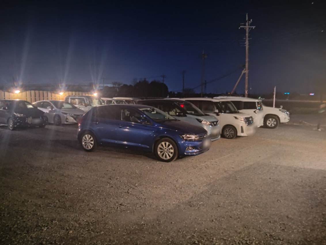 多くの人が訪れる