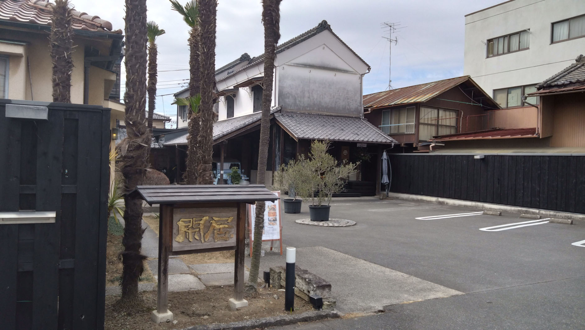 パン工房ぱん田屋 KURAの駐車場