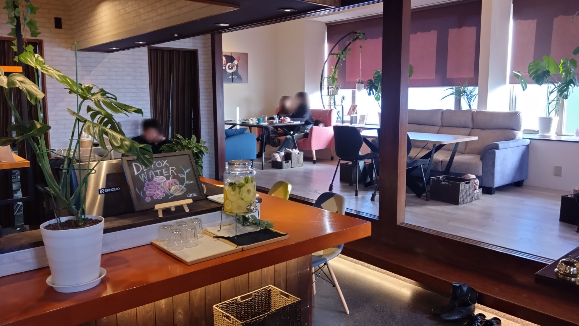 スタイリッシュな店内