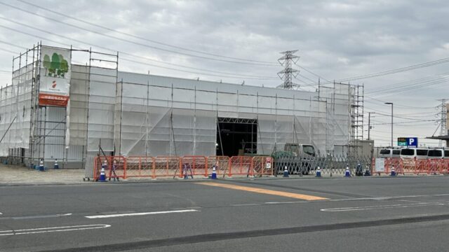 オープンに向けて工事をしている様子