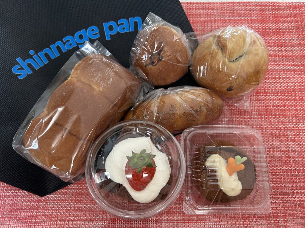 購入したパンやスイーツ