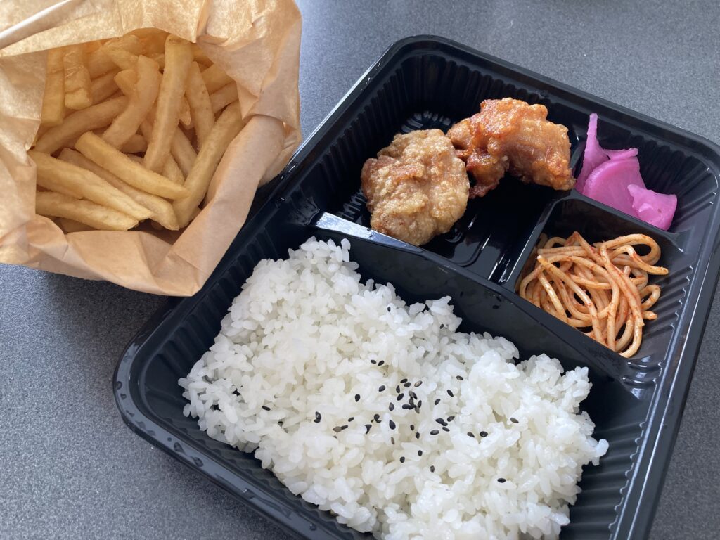 購入した唐揚げ弁当