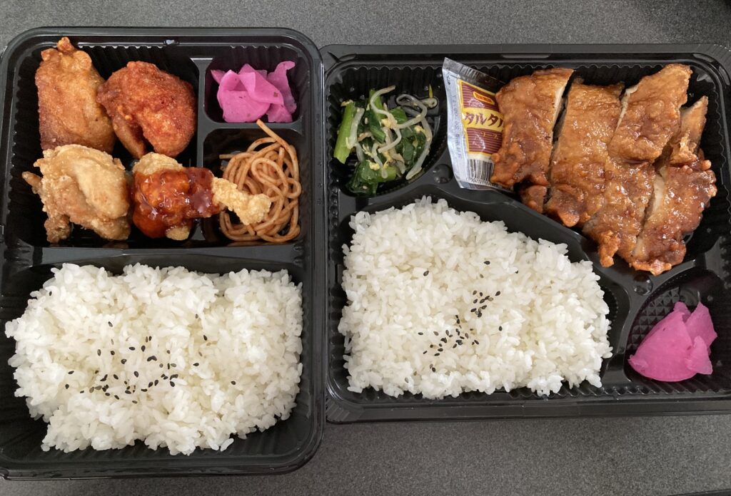 チキン南蛮弁当と唐揚げ弁当の写真