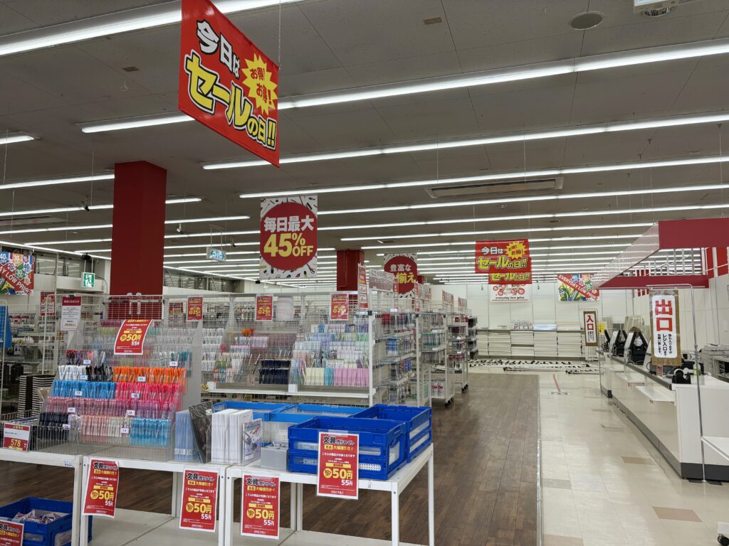 閉店セールが行われている様子
