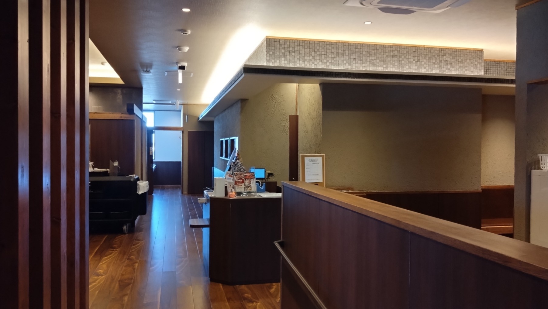 モダンな雰囲気の店内