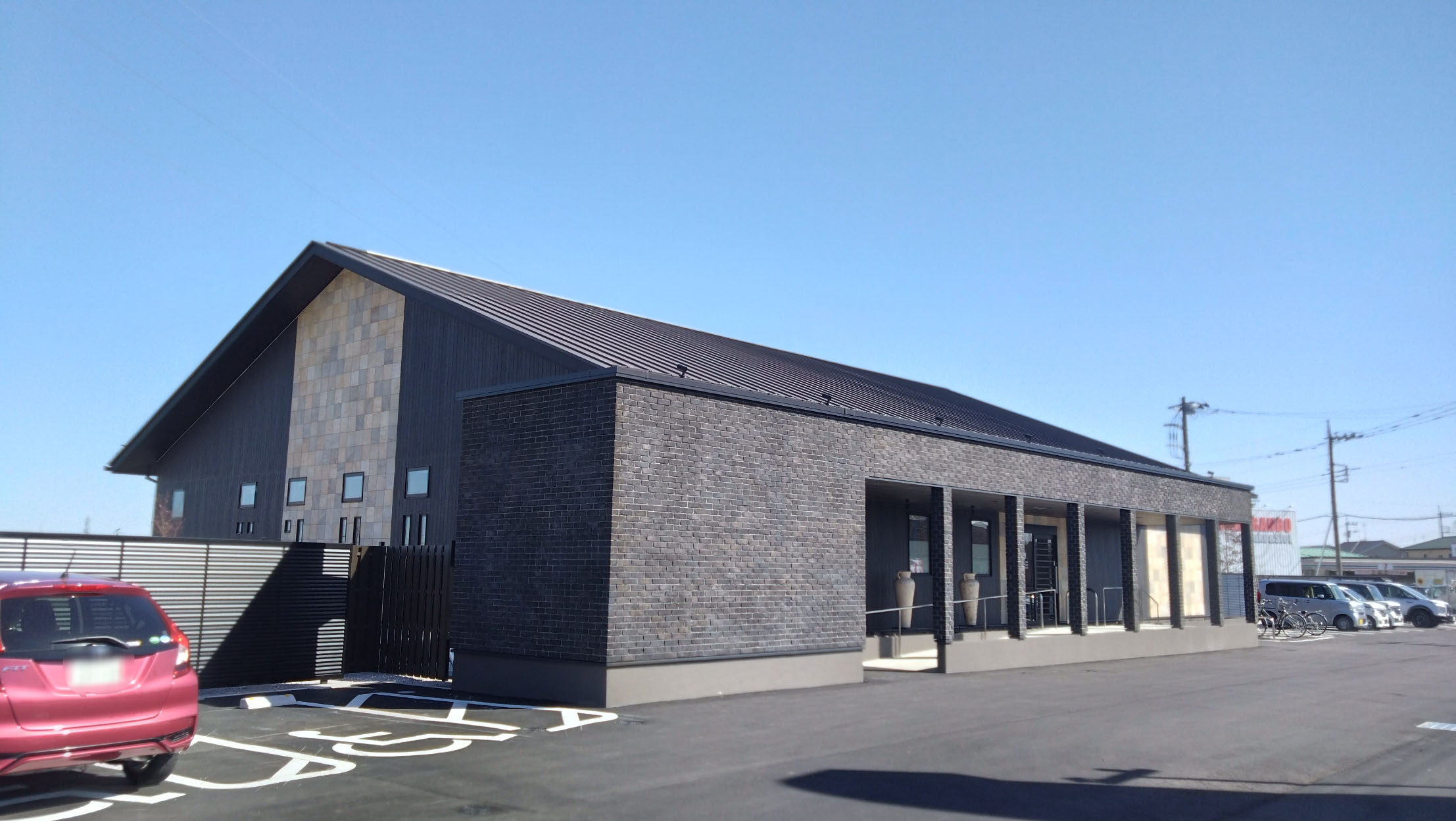 粋な黒塀 熊谷新島店の外観