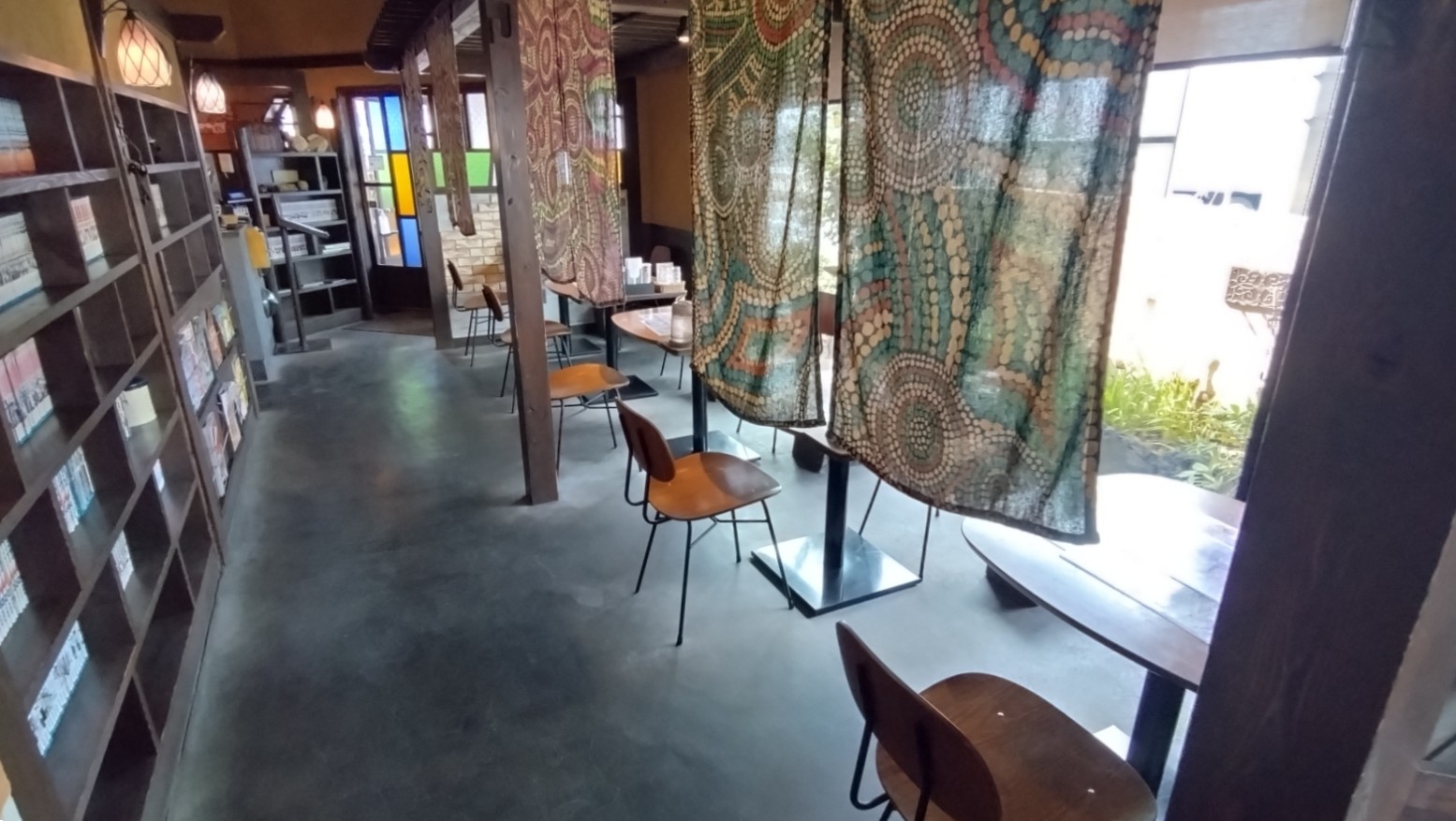 おしゃれな店内