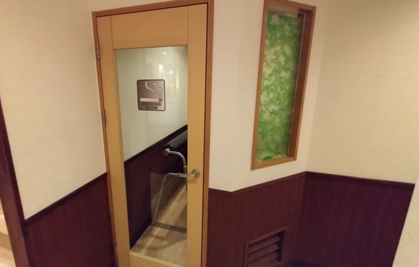 喫煙ルーム