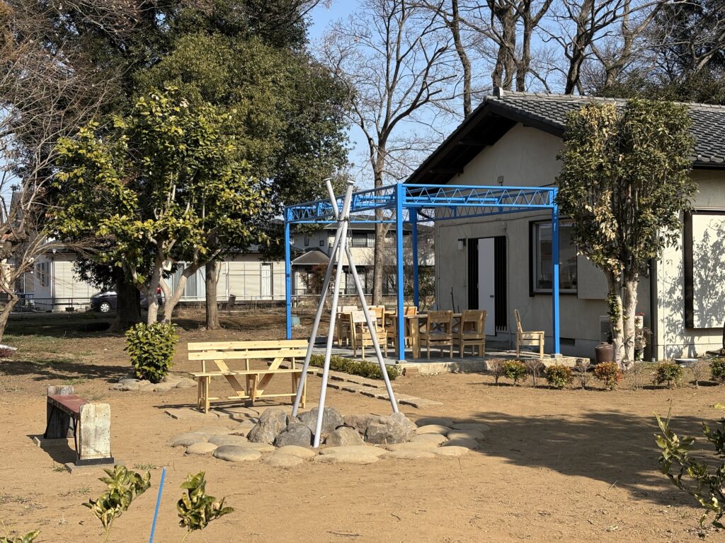 焚火も楽しめるテラス