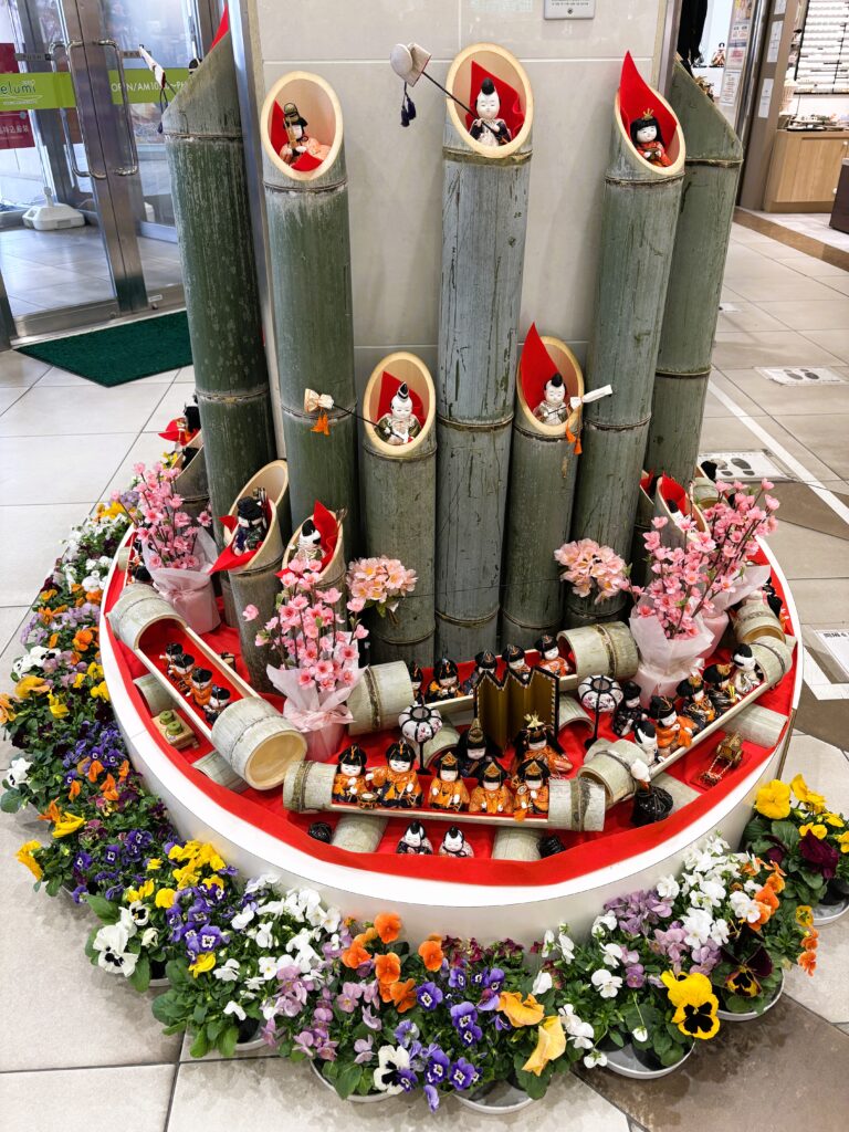 エルミこうのす館内のひな人形