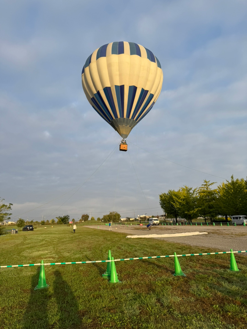 気球が飛ぶ様子