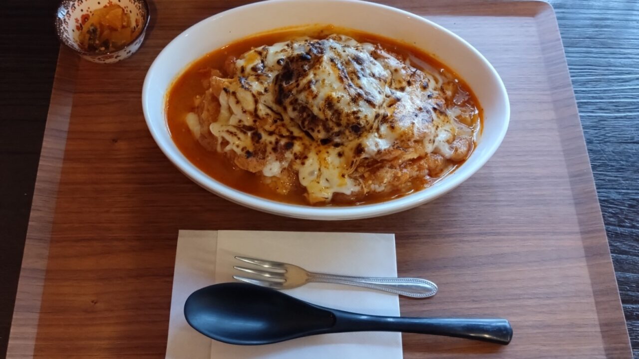 炙りチーズカレー(小)＋手作りハンバーグ