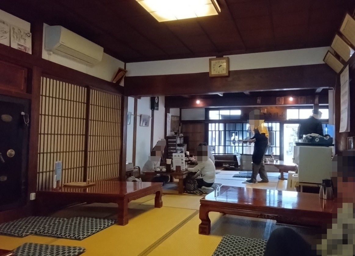 懐かしい雰囲気の店内