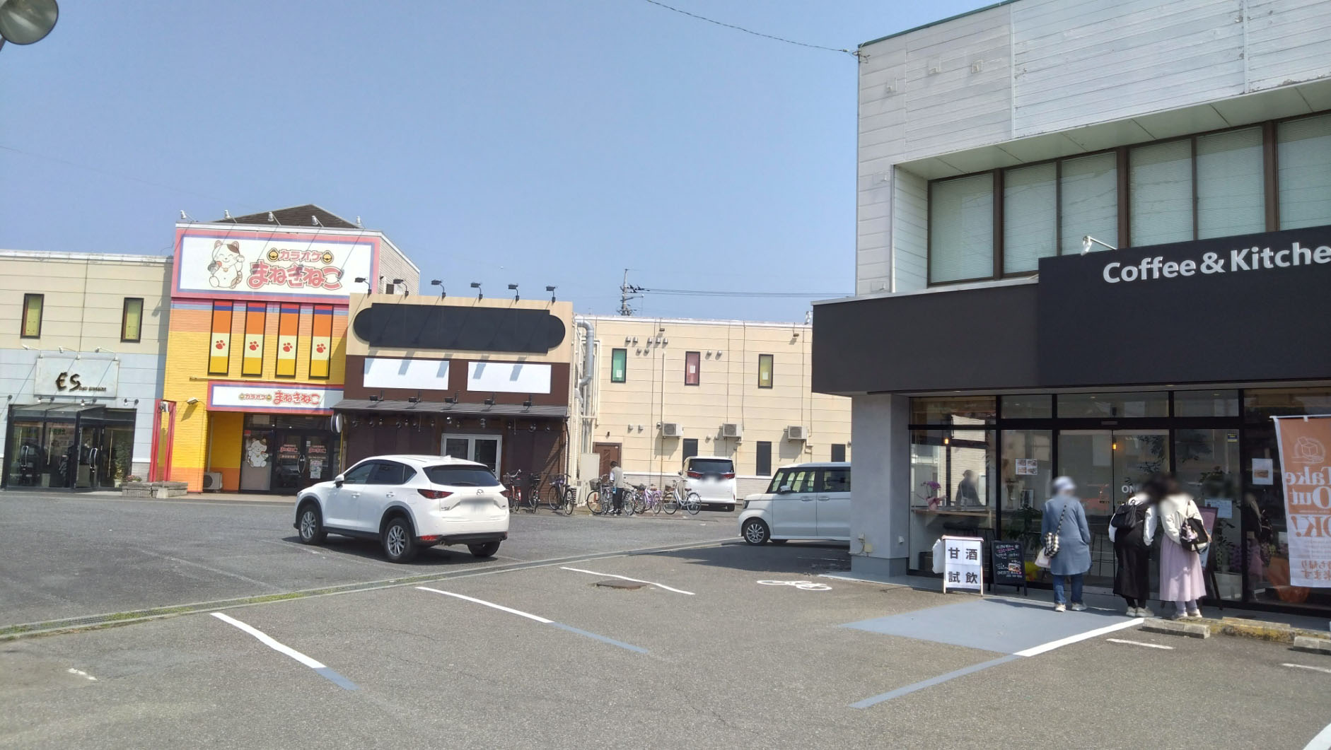 隣のまねきねこ