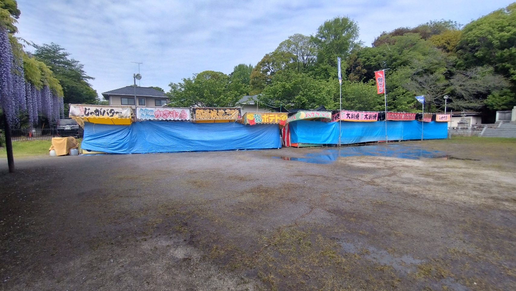 屋台が並ぶ様子