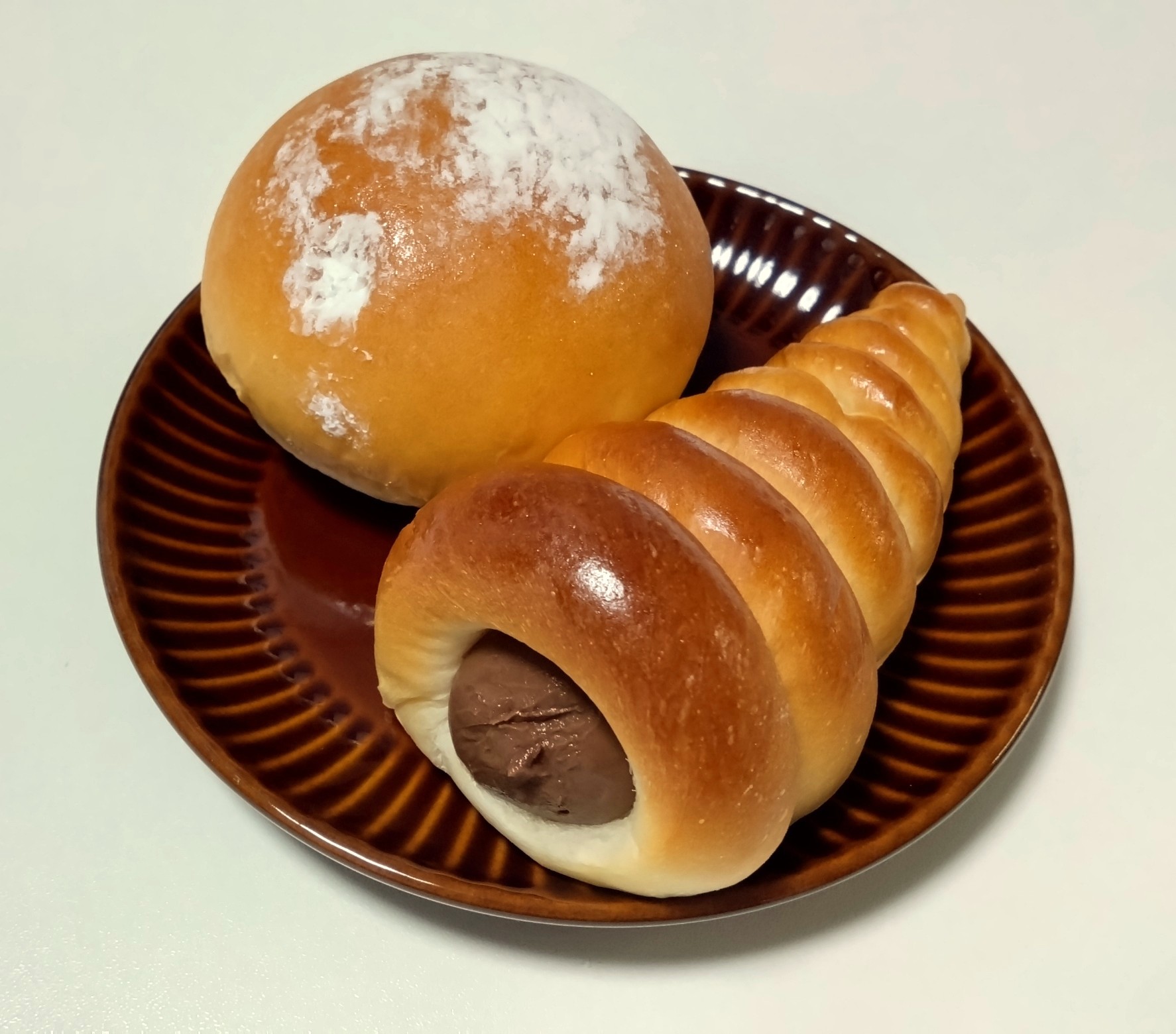チョコレートのコロネ&カフェラテボム