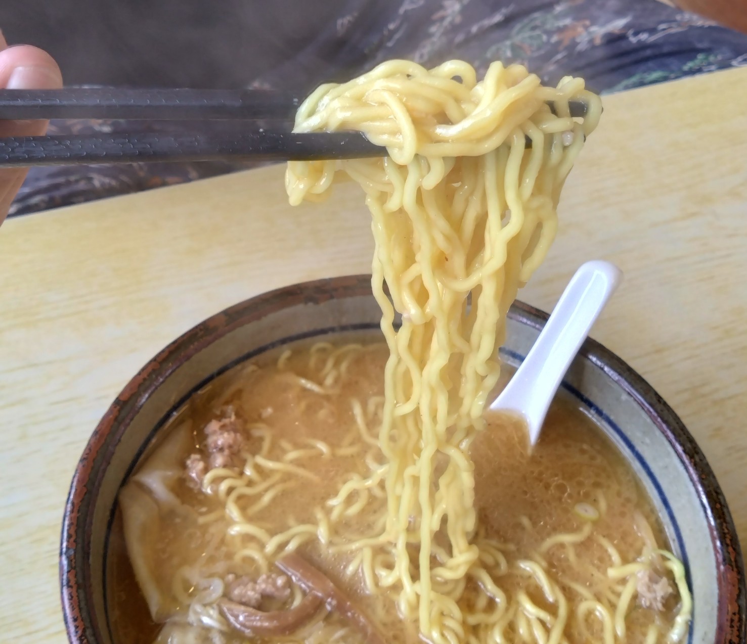 自家製の中太ちぢれ麺